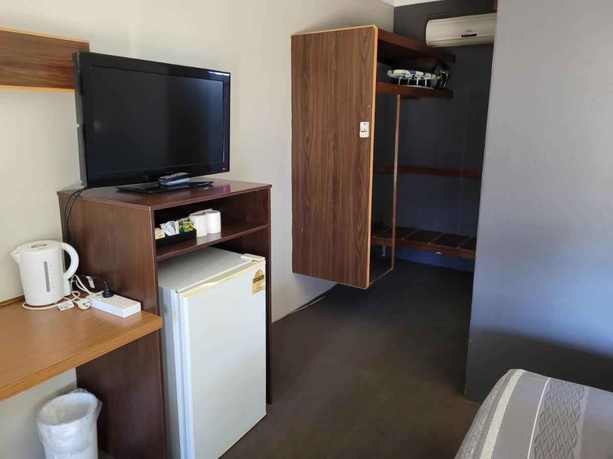 Palm And Pawn Motor Inn Вагга-Вагга Екстер'єр фото